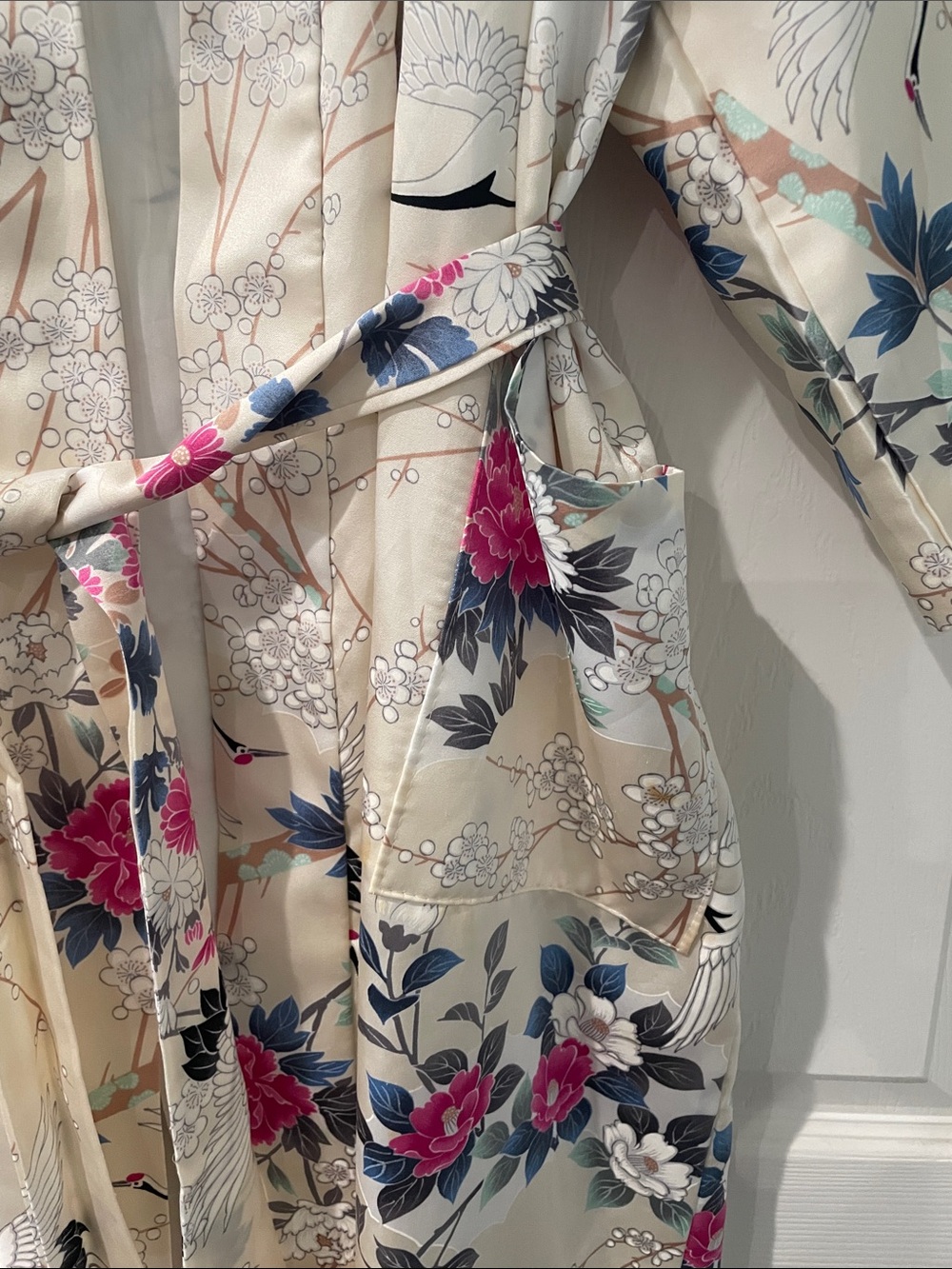 Vintage Japanese Oriental lined Robe beautiful floral/birds Fabric - Picture 4 of 13